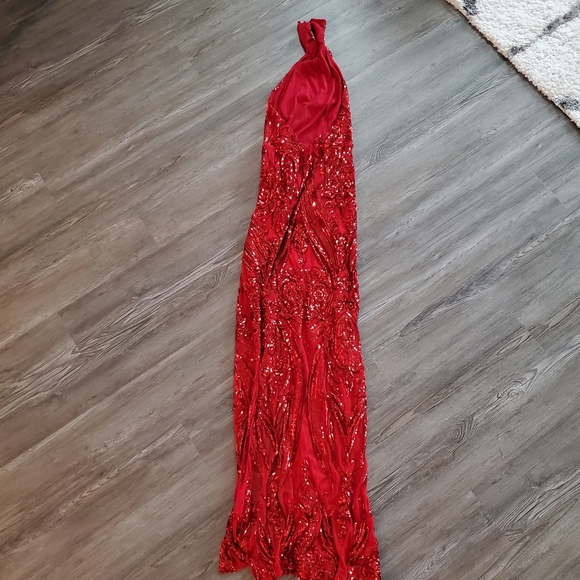 Red gown like new - Picture 4 of 4
